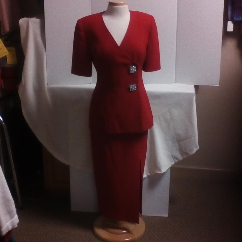 Nahdree Suit